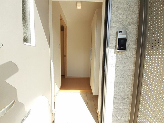 ジュネス原１番館の玄関|収納もある玄関です