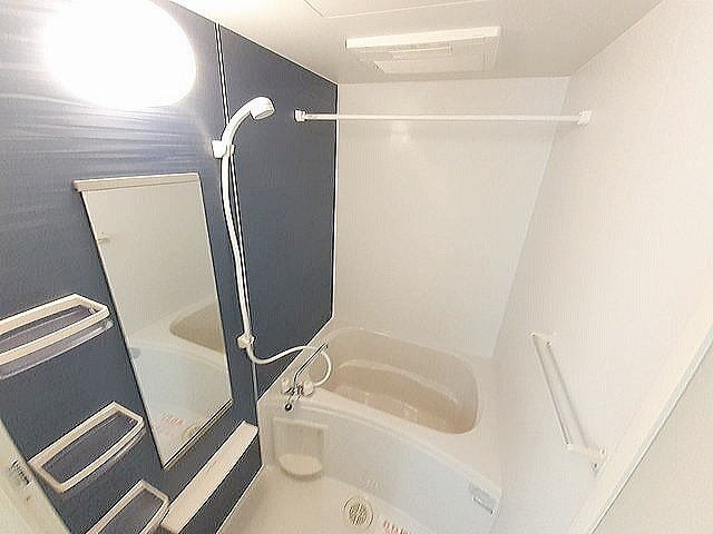 ジュネス原１番館の浴室|落ち着いた空間のお風呂です