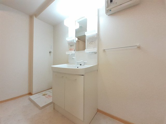 ジュネス原１番館の洗面所|スペースが確保できる洗面所です