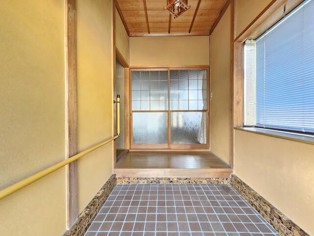 瑞浪市陶町猿爪の一戸建ての玄関