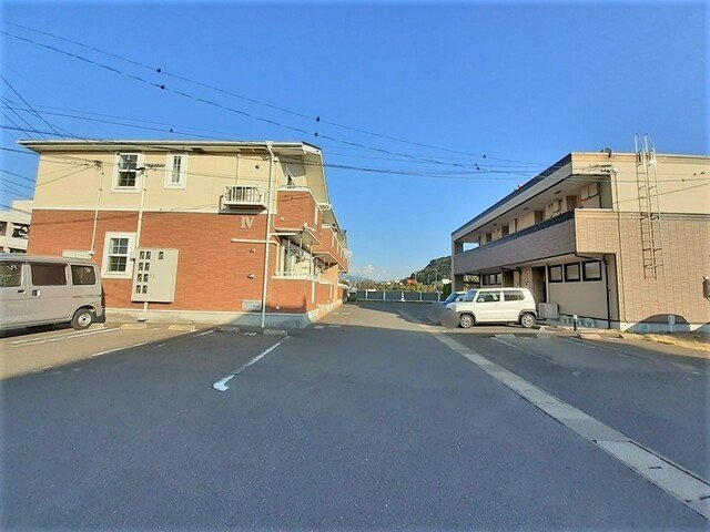 メビウス鏡Ⅳ番館の駐車場|駐車場があるので、車を買う予定の方も安心です