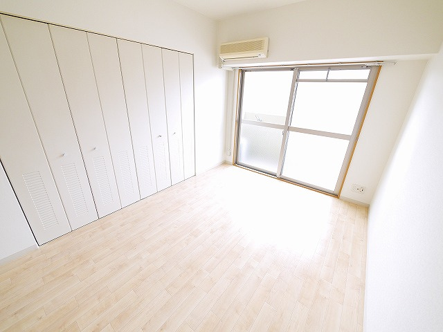 サンフークIIIの洋室|明るい洋室です