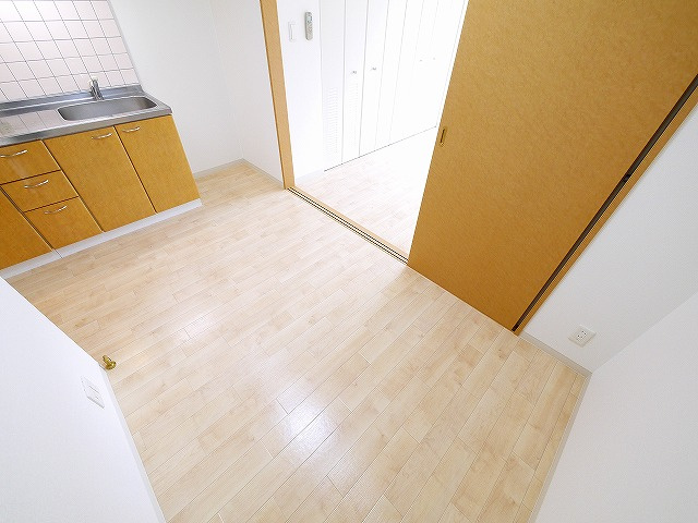 サンフークIIIの居間・リビング|お料理もし易いダイニングキッチンです。