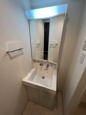 【独立洗面台】 | LAV心斎橋WEST | LUV心斎橋WEST（ラブ心斎橋ウエスト） 独立洗面化粧台