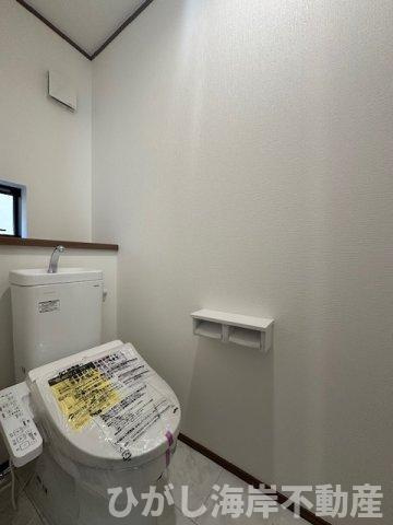 藤沢市鵠沼海岸６丁目　新築戸建　全2棟のトイレ|洗浄機能付きお手洗い