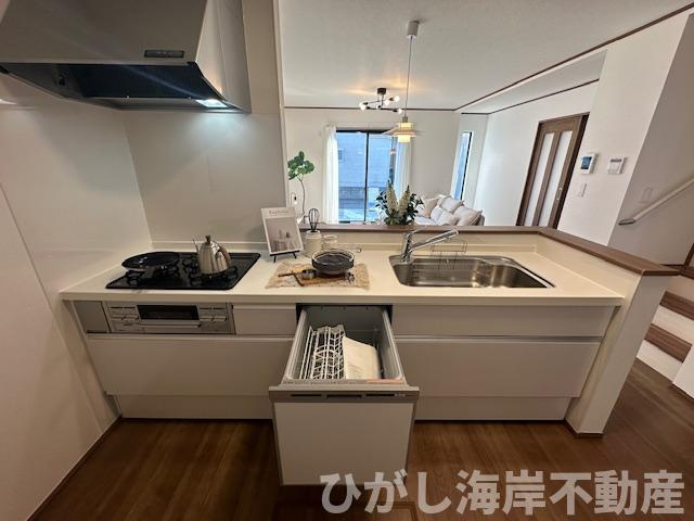 藤沢市鵠沼海岸６丁目　新築戸建　全2棟のキッチン|食洗器付きシステムキッチン