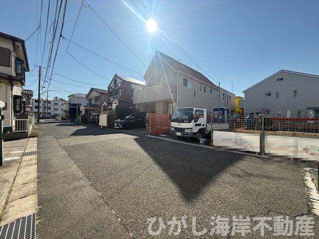 平塚市虹ケ浜　新築戸建　全2棟の前面道路含む現地写真|2月13日撮影　建築中　現地外観