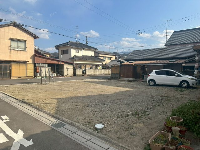 田の上1丁目　売土地の外観|建築条件なしの平坦な更地なので、理想のメーカーで自由自在。憧れの庭付き一戸建てを賢く叶えられます。