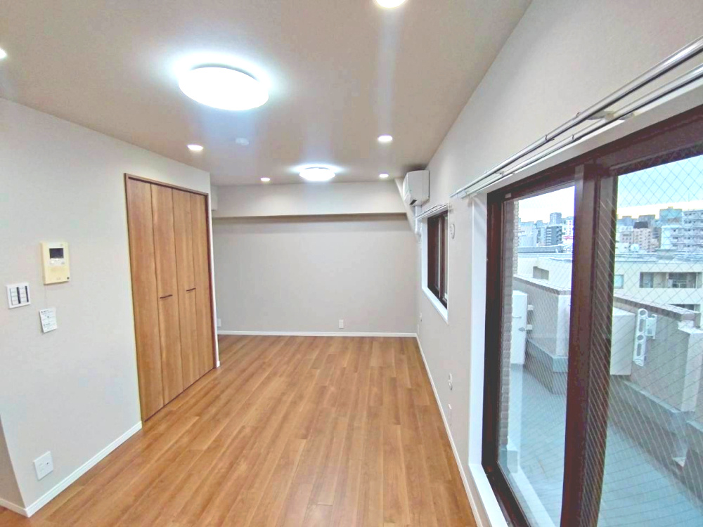 眺望良好!!コンパクトリノベマンション/駅近5分圏内/複数路線利用可の居間・リビング