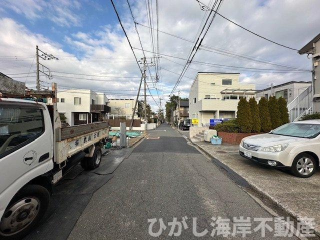 藤沢市鵠沼松が岡２丁目　新築戸建　全２棟の前面道路含む現地写真|2月12日撮影　建築中　現地外観
