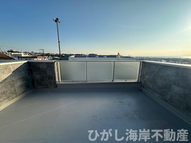 藤沢市片瀬山１丁目　新築戸建　全３棟のバルコニー|ルーフバルコニー