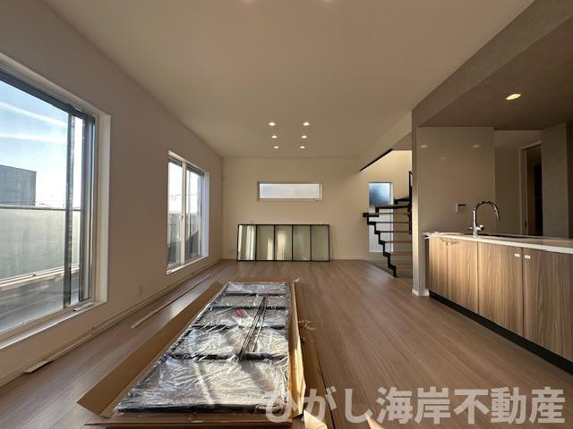 藤沢市片瀬山１丁目　新築戸建　全３棟のキッチン|19帖　LDK