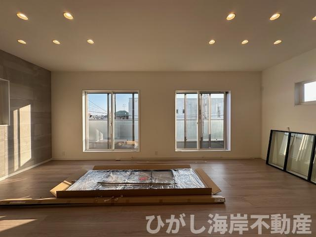 藤沢市片瀬山１丁目　新築戸建　全３棟の居間・リビング|19帖　LDK