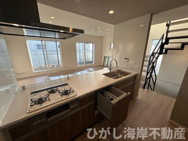 藤沢市片瀬山１丁目　新築戸建　全３棟のキッチン|食洗機付きシステムキッチン