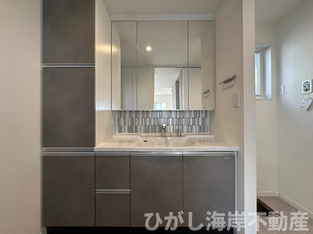 藤沢市片瀬山１丁目　新築戸建　全３棟の独立洗面台|洗面化粧台