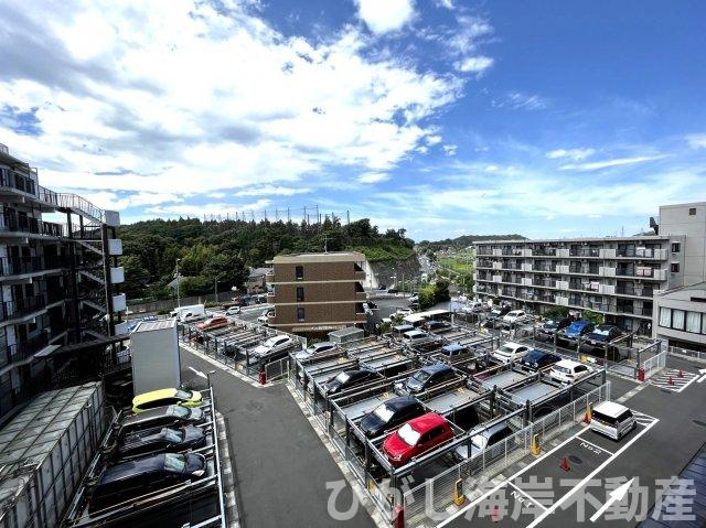 クリオ藤沢伍番館の駐車場|敷地内駐車場