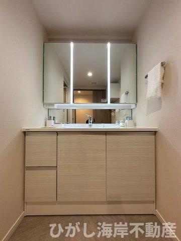 グランシティ湘南海岸Ⅱの独立洗面台|新規リフォーム完了！　三面鏡化粧台