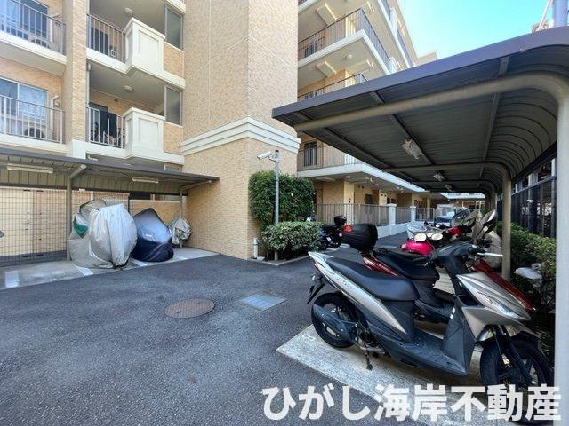 グランシティ湘南海岸Ⅱの駐車場|新規リフォーム完了！敷地内バイク置場