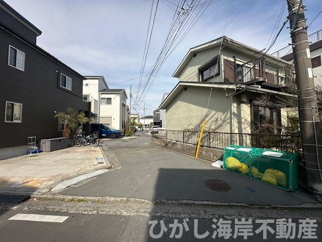 茅ヶ崎市南湖　新築戸建の前面道路含む現地写真|2月6日撮影　建築中　現地外観