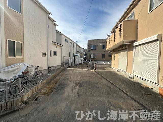 茅ヶ崎市南湖　新築戸建の前面道路含む現地写真|2月6日撮影　建築中　現地外観