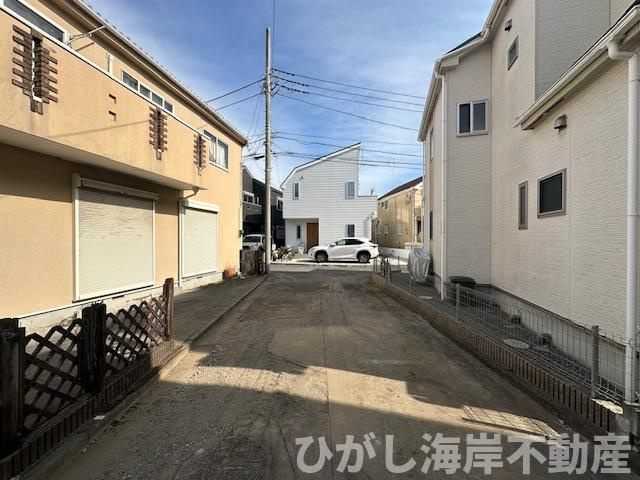 茅ヶ崎市南湖　新築戸建の前面道路含む現地写真|2月6日撮影　建築中　現地外観