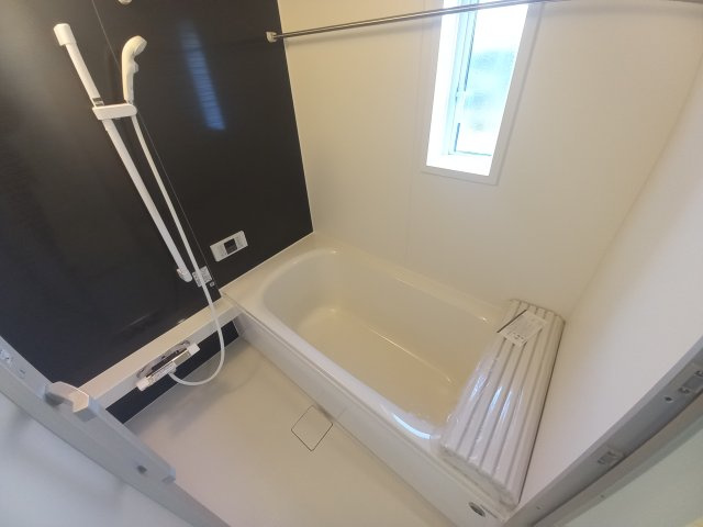 【小名浜花畑町　第3】　1号棟　◇小・中学校徒歩10分圏内◇ 　選べる豪華家電キャンペーン実施中♪の浴室|同施工　■□■ユニットバスの写真です■□■　高断熱浴槽なので、温めたお湯の熱を逃がしにくくし、しっかり断熱してくれるので、入浴の時間帯がバラバラでも安心ですね♪