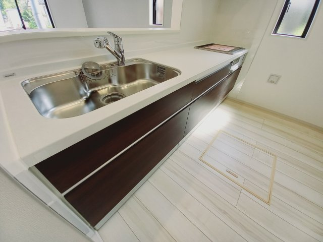 【郷ケ丘　4期】　4号棟　◆新生活応援キャンペーン中！　オール電化新築建売住宅☆・。のキッチン|同施工：キッチンの写真です。ＩＨクッキングヒーターは、火を使わないので消し忘れによる事故がなく安全ですね♪