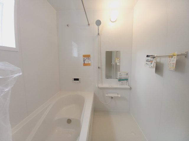 【いわき市泉町滝尻第2】　3号棟　　憧れのマイホームを手に入れませんか？のトイレ|同施工◆ユニットバスの写真です◆　毎日の疲れを癒す広々とした浴室は、足を伸ばしてゆっくりとくつろげます♪　好きな音楽を聴いたり、動画を見たり、半身浴をして　自分だけの癒し時間が楽しめますね！

