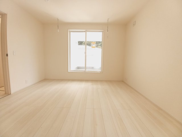 【いわき市泉町滝尻第2】　3号棟　　憧れのマイホームを手に入れませんか？の洋室|同施工◆居室の写真です◆　充分な広さの収納を備え、採光良好な洋室は、快適空間。プライベートの時間もゆったりお寛ぎ頂けそうです。

