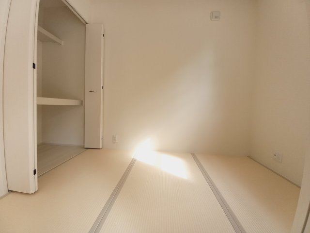 【いわき市泉町滝尻第2】　3号棟　　憧れのマイホームを手に入れませんか？の和室|同施工◆和室の写真です◆　和室には押入もございますので、お布団などを収納しておけば、来客の際にもサッと出せて便利ですね。