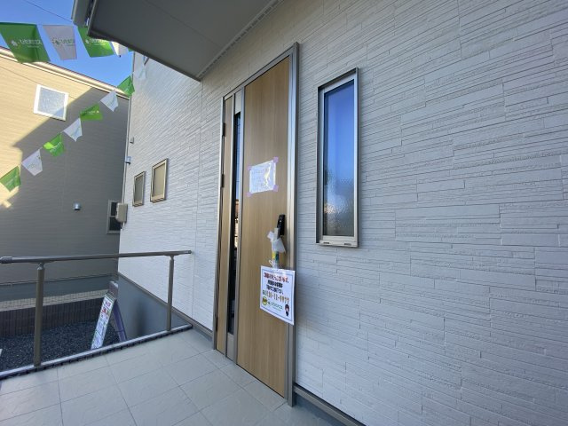 【いわき市平塩第1】全２棟／1号棟　■住宅ローンに不安がある方は不動産プラスまで■の玄関|同施工
休日は家族みんなで夢のマイホーム探しに出かけてみませんか！（＾＾）♪
お問い合わせは不動産プラスまで☆


