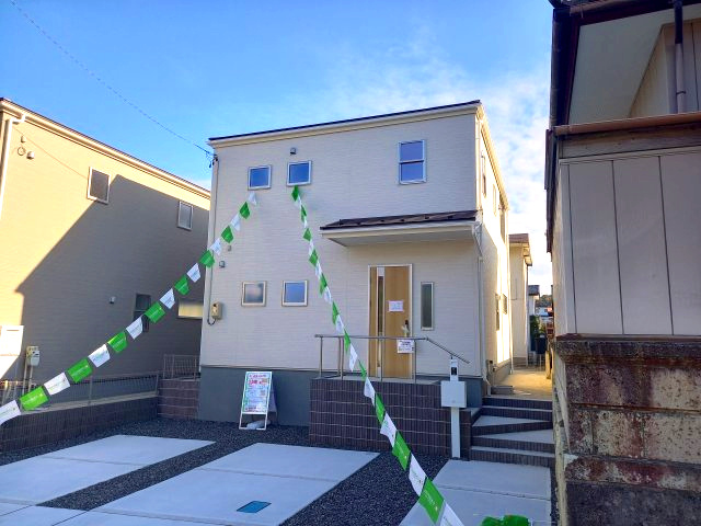 【いわき市平塩第1】全２棟／1号棟　■住宅ローンに不安がある方は不動産プラスまで■の前面道路含む現地写真|同施工◆外観の写真です◆　
＼楽しみが広がる憧れのマイホーム (^^♪／
子供部屋や主寝室などお部屋の使い分けができ、ファミリー層が暮らしやすい4LDKです！

