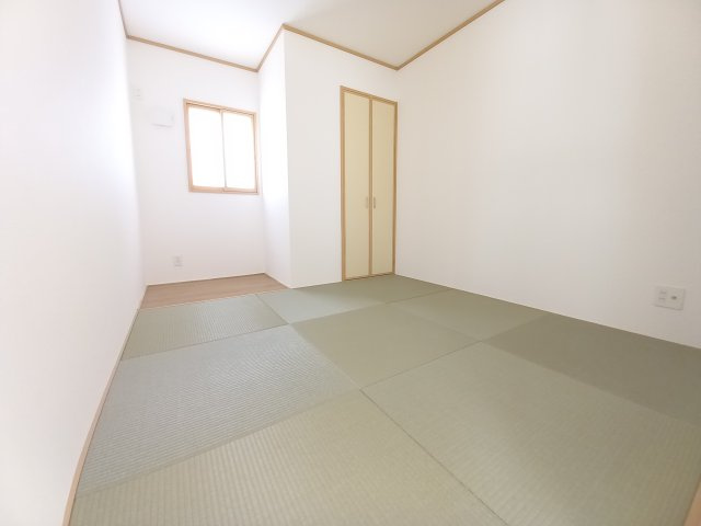 【いわき市内郷内町第7】　新築戸建　1号棟　※必ずもらえる選べるキャンペーン実施中！の和室|同施工　■□■和室の写真です■□■　
ご家族のお昼寝スペースとしても活躍しそうです。