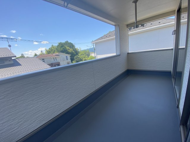 【いわき市内郷内町第7】　新築戸建　1号棟　※必ずもらえる選べるキャンペーン実施中！のバルコニー|同施工　■□■バルコニーの写真です■□■　お布団など大きいものも、充分に干せる広さがございます。