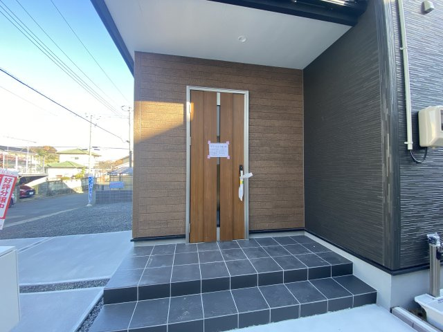 【いわき市若葉台2丁目　第5/1号棟】　◇期間限定キャンペーン開催◇の玄関|同施工◆玄関の写真です◆
お洒落な玄関は気分が良いですね♪広々とした玄関になっております。　