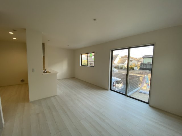 【いわき市自由ケ丘２期】全２棟／2号棟　■住宅ローンに不安がある方は不動産プラスまで■の居間・リビング|◆リビングの写真です◆　広々としたLDKに、自分好みのインテリアでレイアウト。季節ごとに模様替えなども、楽しみの一つとなりそうです♪