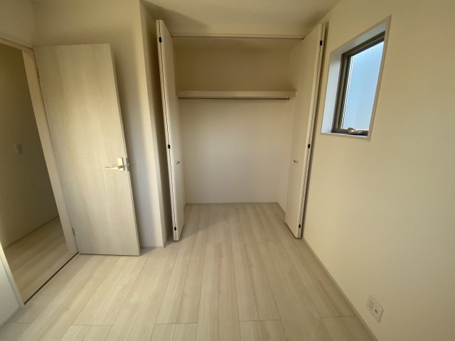 【いわき市自由ケ丘２期】全２棟／2号棟　■住宅ローンに不安がある方は不動産プラスまで■の洋室|◆居室の写真です◆　木の温もりがナチュラルでくつろげる空間ですね♪　子供部屋としても、寝室としても、どんなインテリアにしようか…選ぶ楽しみが増えますね♪