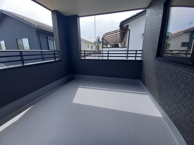 ☆新築デザイナーズ分譲　【いわき市平南白土　全６棟】　3号棟のバルコニー|同施工◆バルコニーの写真です◆　お布団など大きいものも、充分に干せる広さがございます。人気のベランピングも楽しめる広さ！自宅のアウトドア空間でゆったり過ごせます。