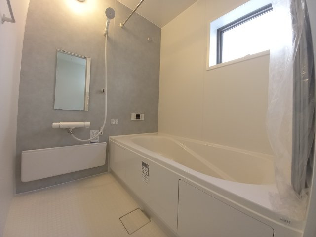 【平倉前1期】　2号棟　※キャンペーン実施中！※　デザイナーズ新築建売住宅の浴室|同施工◆ユニットバスの写真です◆　フルオート機能で、時間帯を気にせず、家族全員が暖かい湯船に浸かることができます。　一日の疲れを癒してくれそうですね♪