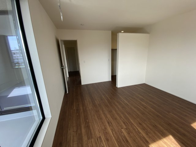 【平倉前1期】　3号棟　■平イオンまで徒歩5分♪　■デザイナーズ新築建売住宅の洋室|同施工◆居室の写真です◆　日当たり良好の居室は気持ちが良いですね。