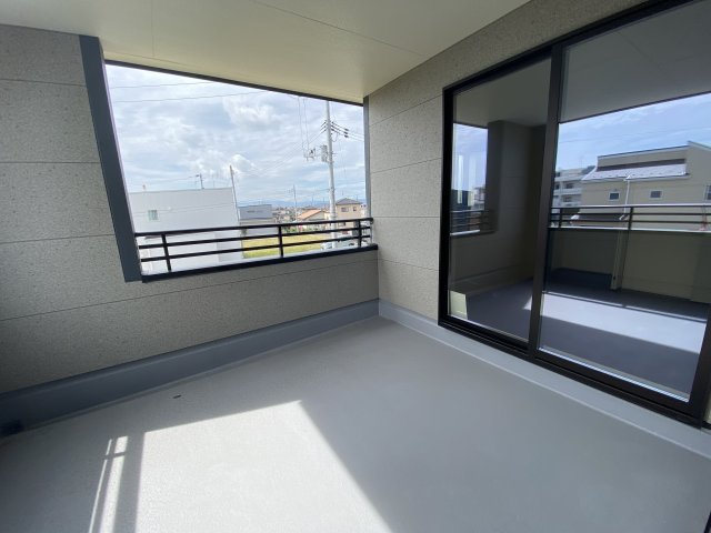 【平倉前1期】　3号棟　■平イオンまで徒歩5分♪　■デザイナーズ新築建売住宅のバルコニー|同施工◆バルコニーの写真です◆　
洗濯物から布団まで一度にたくさん干せて便利です♪
眺めのよいバルコニーで、あなただけのリラックスタイムを☆