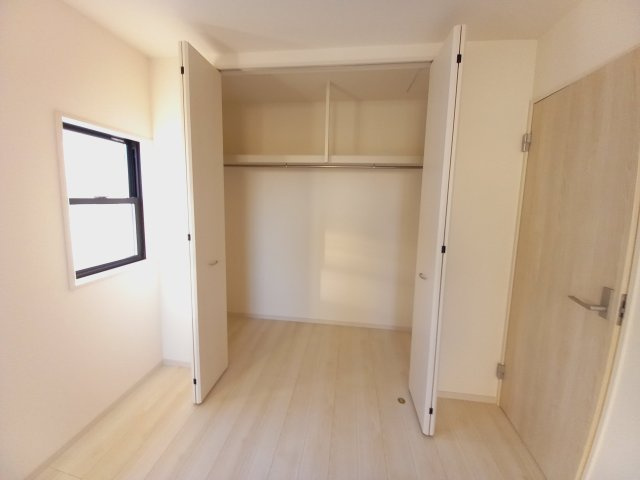 【いわき市泉町滝尻第2】５号棟　ご成約特典！選べる家電プレゼント♪の収納|同施工◆収納スペースの写真です◆　衣類やカバンなどたっぷりと収納可能です！生活感のあるものを隠して置けるからお部屋をスッキリと見せやすいです。





