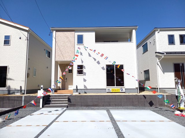 【いわき市泉町滝尻第2】５号棟　ご成約特典！選べる家電プレゼント♪の駐車場|同施工◆カースペースの写真です◆
陽当りの良い駐車場は週末の洗車も快適です♪お車の他にも、自転車をとめられそうなスペースもございます。
