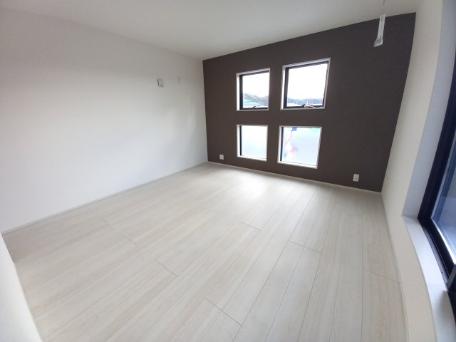 【いわき市平下川原　全２棟／1号棟】　◇◆＼期間限定キャンペーン開催♪／◇◆の洋室|明るい洋室です