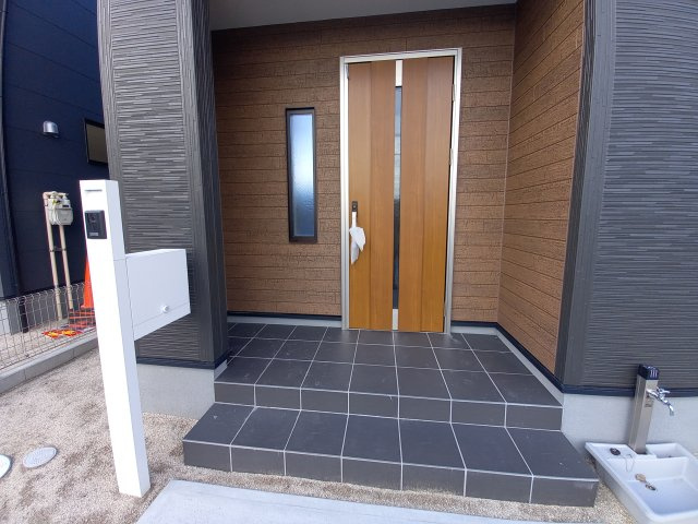 【いわき市平下川原　全２棟／1号棟】　◇◆＼期間限定キャンペーン開催♪／◇◆の玄関|収納もある玄関です