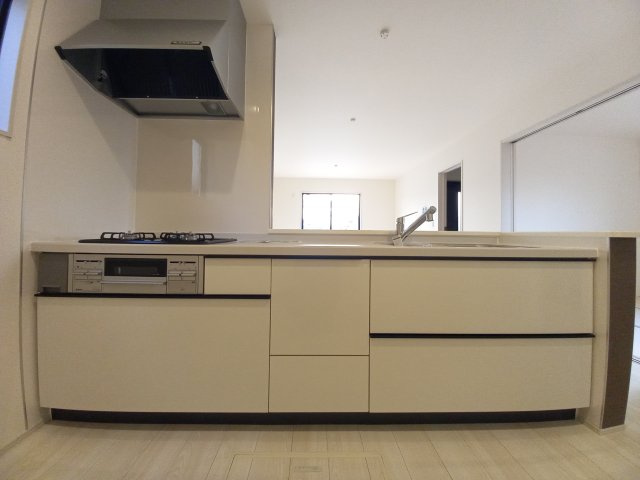 【いわき市平下川原　全２棟／1号棟】　◇◆＼期間限定キャンペーン開催♪／◇◆のキッチン|◆キッチンの写真です◆　デザイン性と機能性を兼ね備えたキッチンです。　収納力も大満足◎　対面式キッチンは、家族の会話が途切れませんね♪


