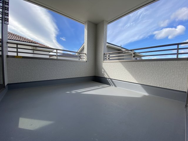 【いわき市好間町中好間／1号棟】　新築建売住宅　マルトまで徒歩10分♪のバルコニー|同施工　暖かな日差しのふりそそぐバルコニー