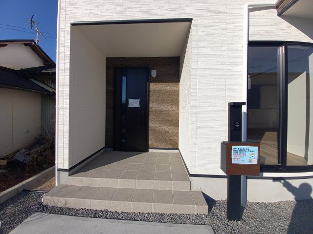 ◇泉町下川　3期　全5棟　1号棟　新生活応援キャンペーン実施中◇の玄関|ゆったりとした玄関です
