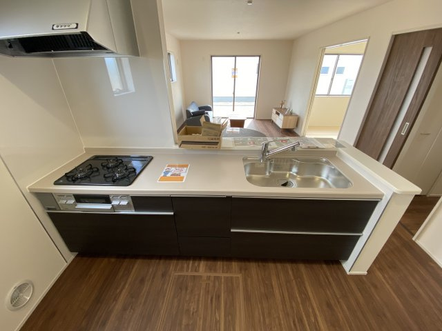 【住宅ローンはプラスへお任せください♪】　☆平泉崎第8／6号棟☆　のキッチン|◆キッチンの写真です◆
料理好きな人必見♪キッチンスペース広々！
対面式キッチンですので、お食事の準備をしながらご家族との会話を楽しめます☆
