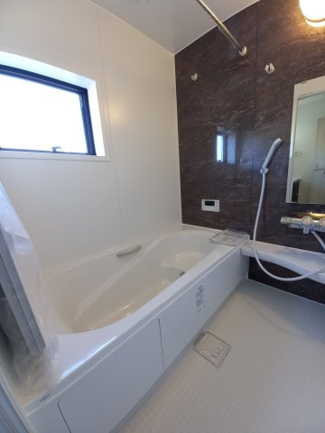 【平下平窪　第11】全4棟／3号棟　選べる豪華家電キャンペーン実施中♪　※平第四小・平第一中　の浴室|同施工◆ユニットバスの写真です◆　フルオート機能で、時間帯を気にせず、家族全員が暖かい湯船に浸かることができます。　一日の疲れを癒してくれそうですね♪